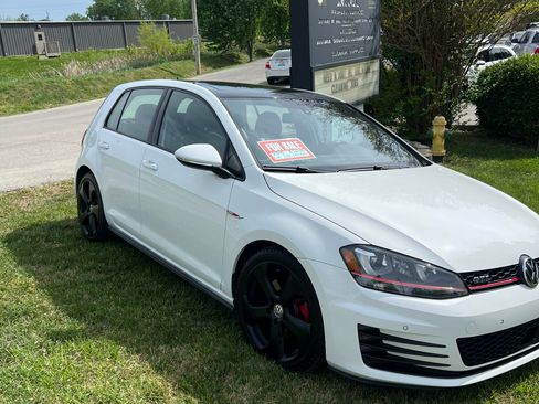 Used 2015 Volkswagen GTI SE FWD image 2