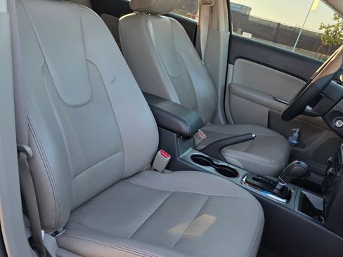Used 2011 Ford Fusion SEL w/ 302A Rapid Spec Order Code FWD image 16