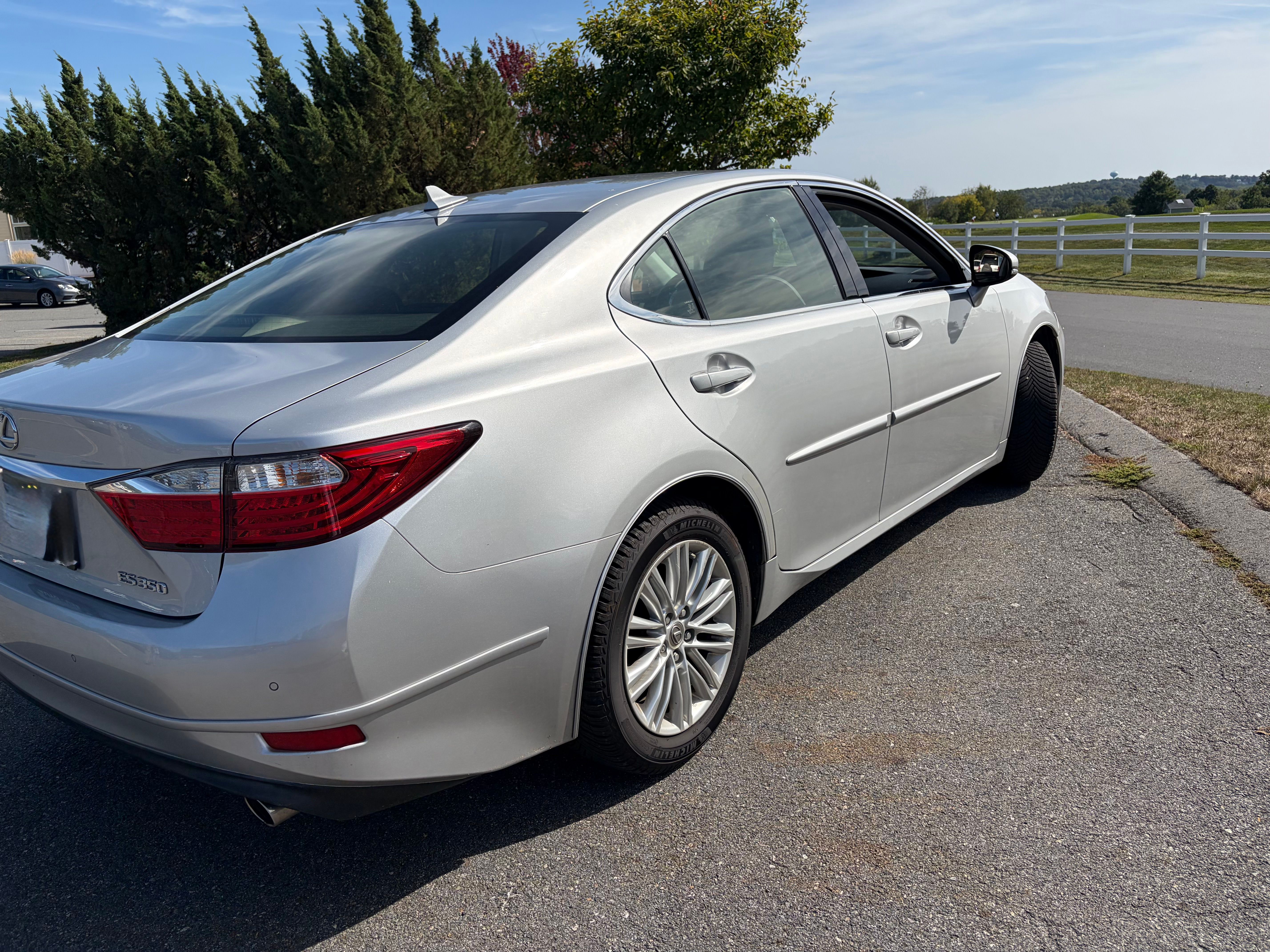 Used 2014 Lexus ES 350 w/ Luxury Package FWD image 5