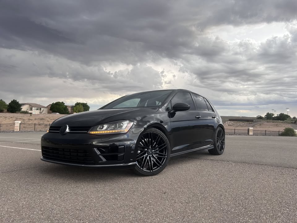 Used 2016 Volkswagen Golf 4-Door AWD/4WD image 1