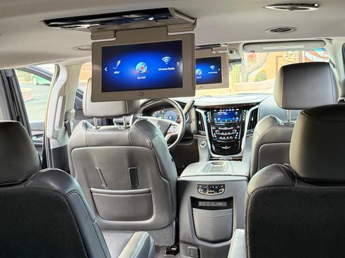 Used 2019 Cadillac Escalade ESV Premium Luxury image 8