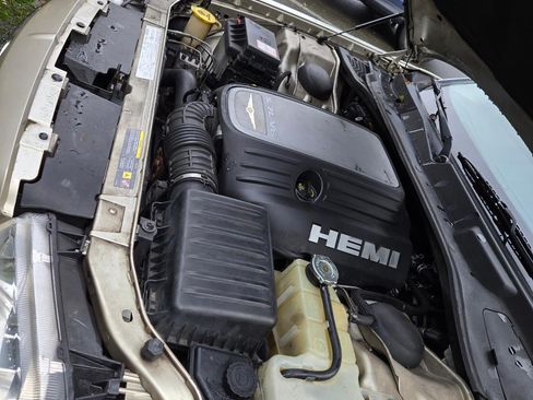 Used 2006 Chrysler 300 C w/ Navigation & Sound Group II image 14