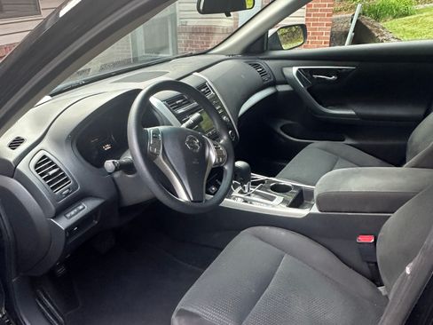 Used 2014 Nissan Altima 2.5 S w/ Display Audio Package FWD image 8