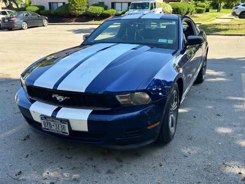 Used 2012 Ford Mustang Premium RWD image 9