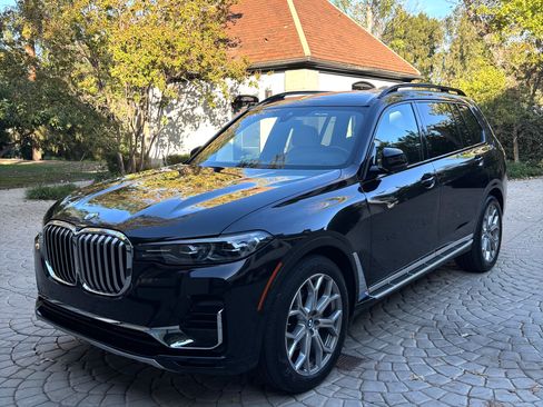 Used 2022 BMW X7 xDrive40i w/ Executive Package image 2