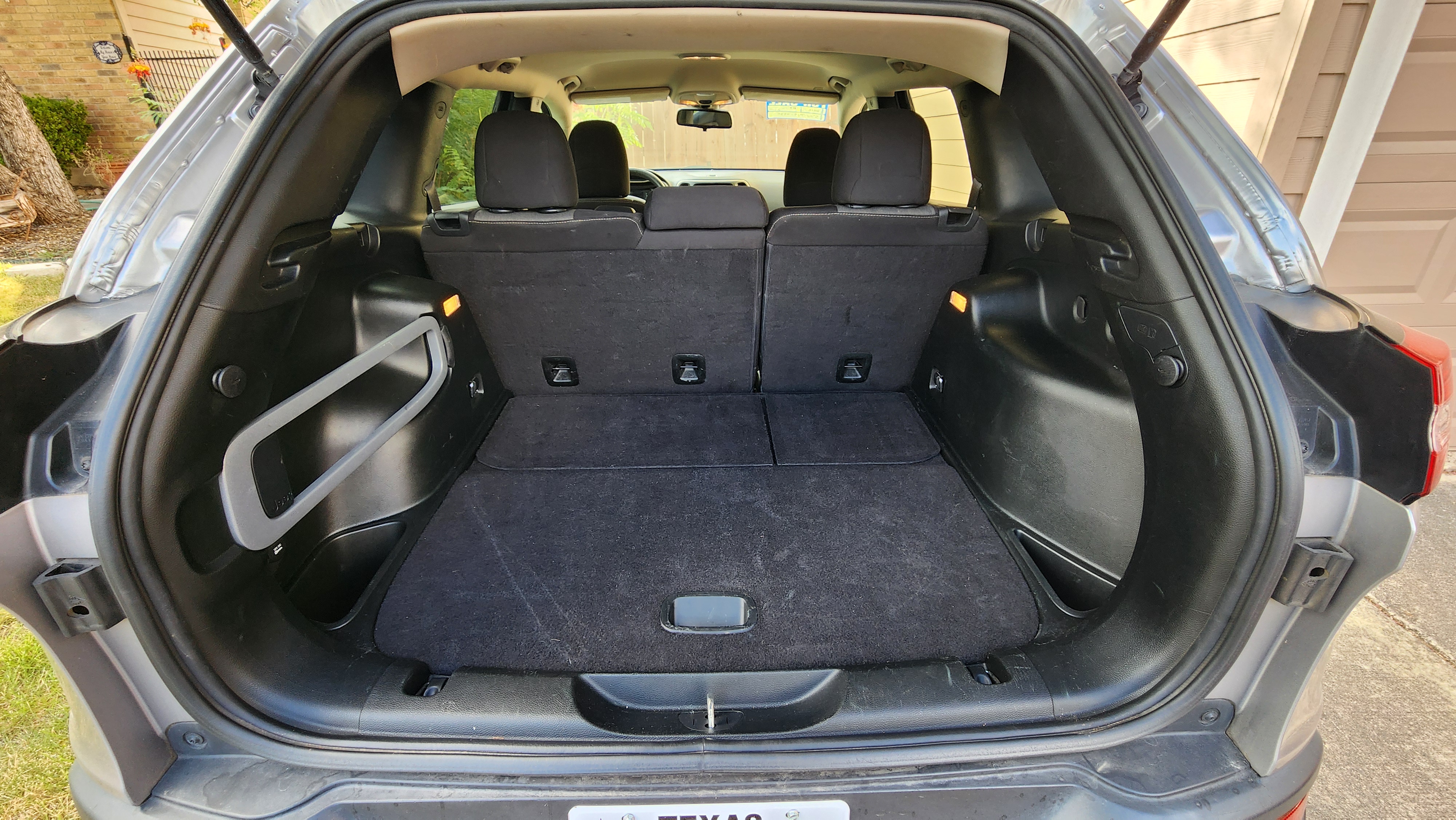 Used 2018 Jeep Cherokee Latitude w/ Safety Group AWD/4WD image 12