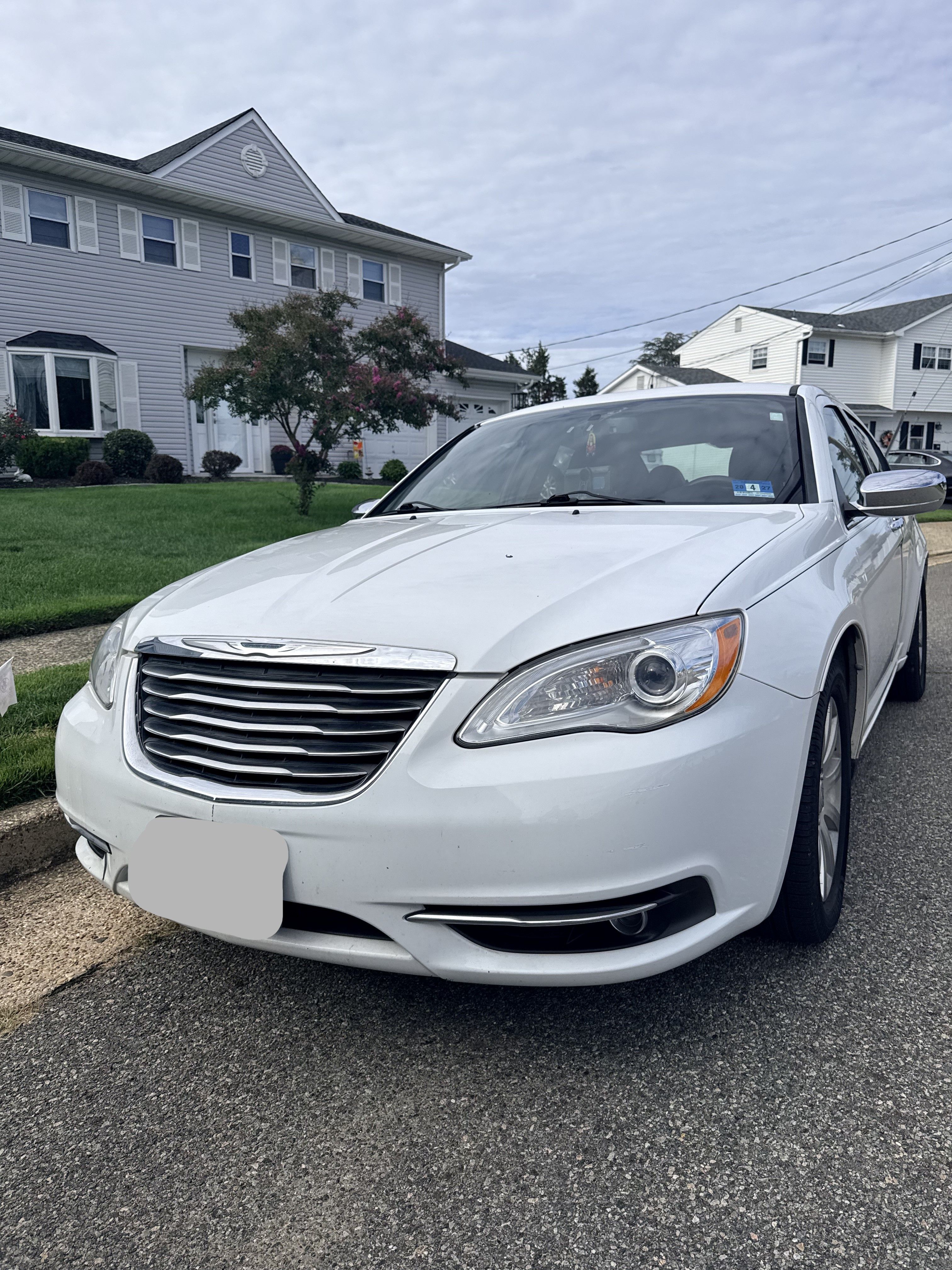 Used 2013 Chrysler 200 Limited FWD image 1