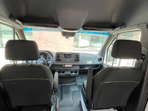 Used 2023 Mercedes-Benz Sprinter 1500 image 9