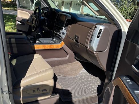 Used 2014 GMC Sierra 1500 SLT w/ Suspension Package, Off-Road image 14