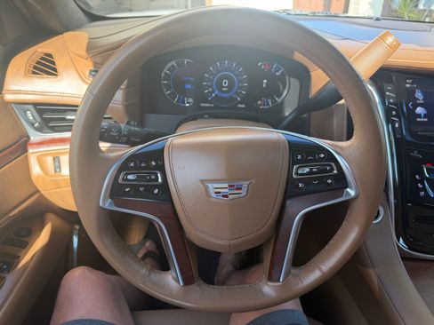 Used 2017 Cadillac Escalade ESV Platinum AWD/4WD image 22