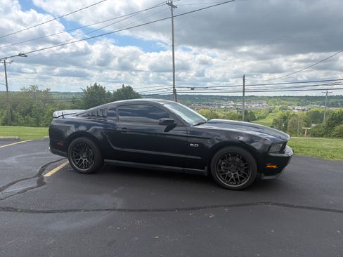 Used 2012 Ford Mustang GT Premium RWD image 2