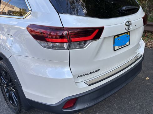 Used 2019 Toyota Highlander SE image 13