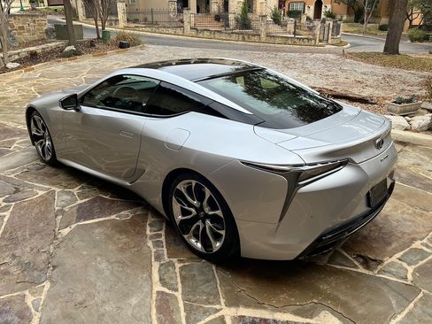 Used 2018 Lexus LC 500 Coupe w/ Performance Package image 8