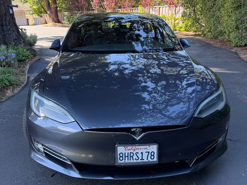 Used 2018 Tesla Model S 100D AWD/4WD image 9