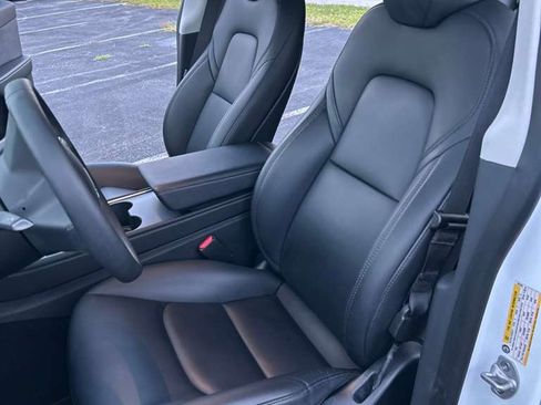 Used 2023 Tesla Model Y Long Range image 13