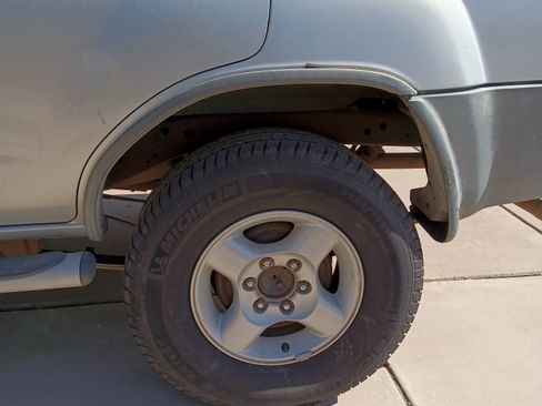 Used 2002 Nissan Xterra XE w/ (UTL) Utility Pkg RWD image 16
