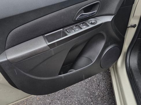 Used 2016 Chevrolet Cruze LT w/ Technology Package image 10