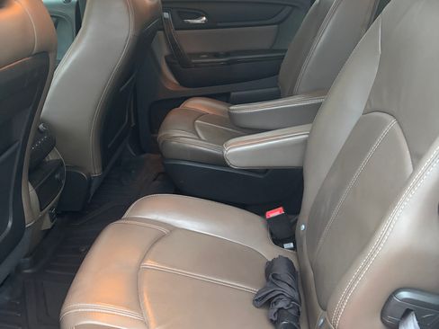 Used 2014 GMC Acadia SLT FWD image 5