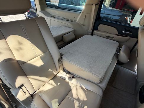 Used 2007 Chevrolet Suburban LT w/ LT Preferred Equipment Group image 18