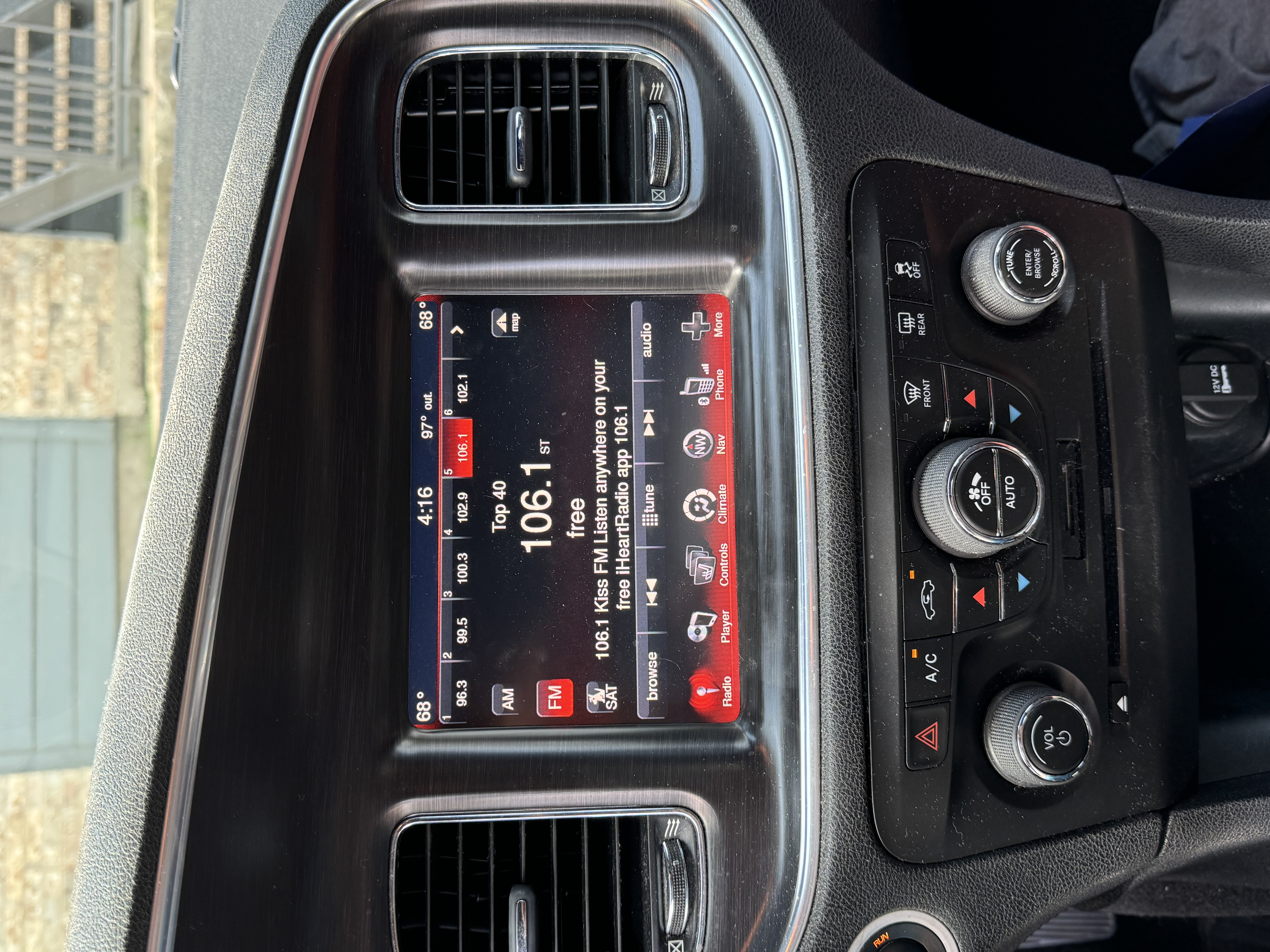 Used 2014 Dodge Charger SXT RWD image 9