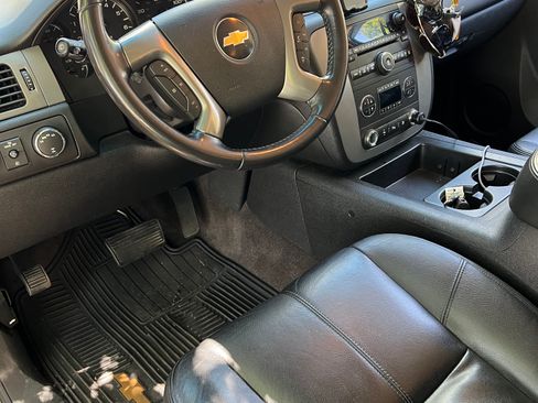 Used 2011 Chevrolet Tahoe LT w/ Luxury Package AWD/4WD image 8
