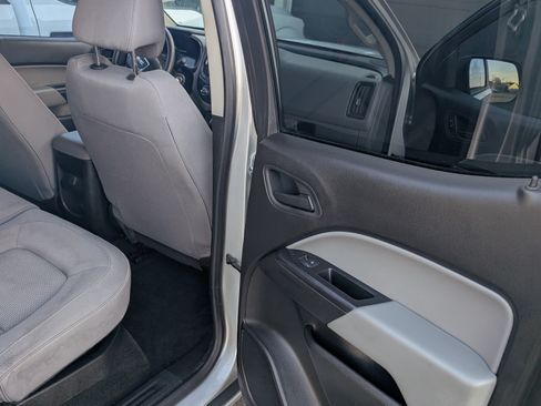 Used 2017 GMC Canyon 2WD Crew Cab w/ Convenience Package image 11