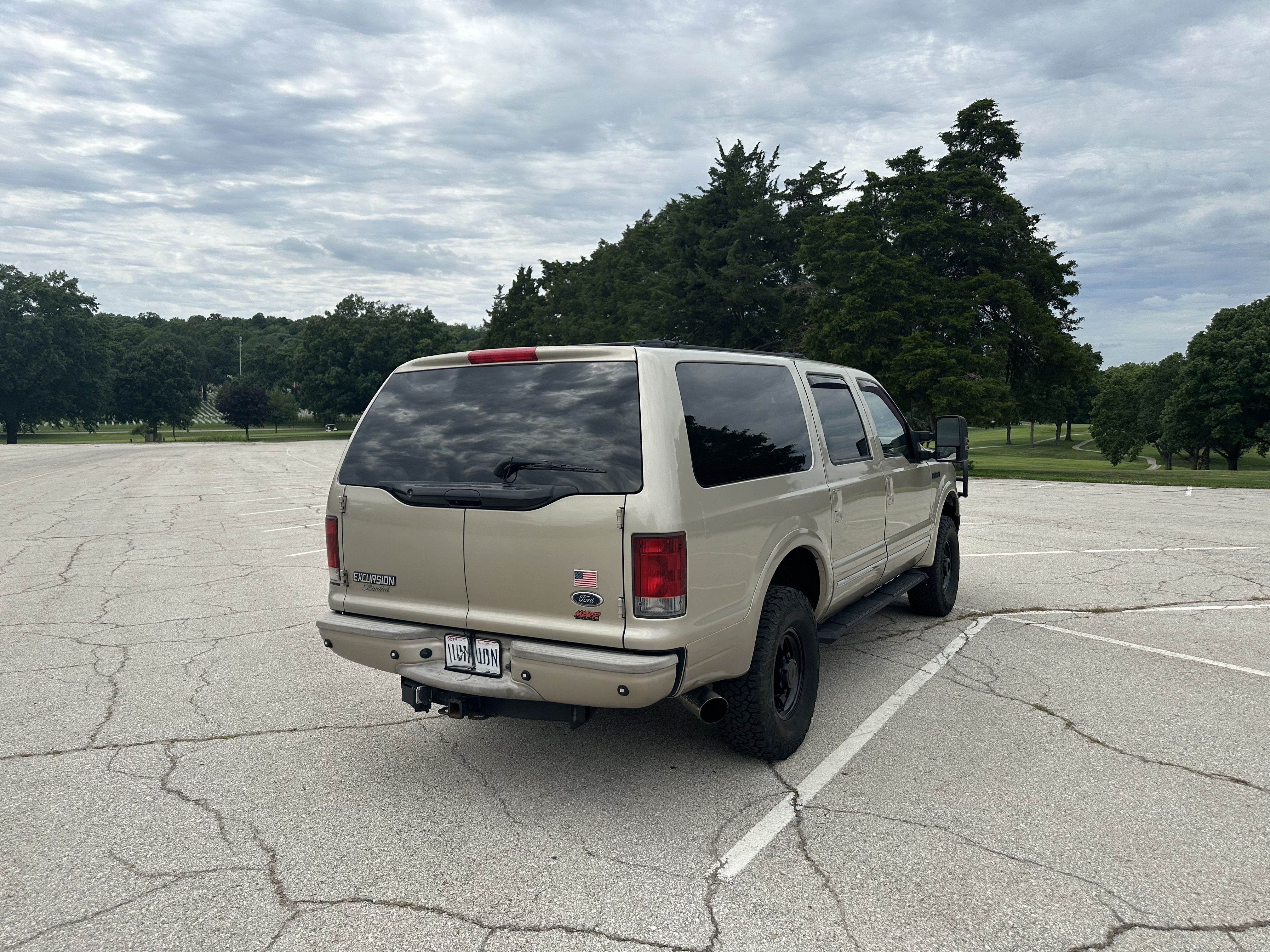 Used 2005 Ford Excursion Limited AWD/4WD image 5