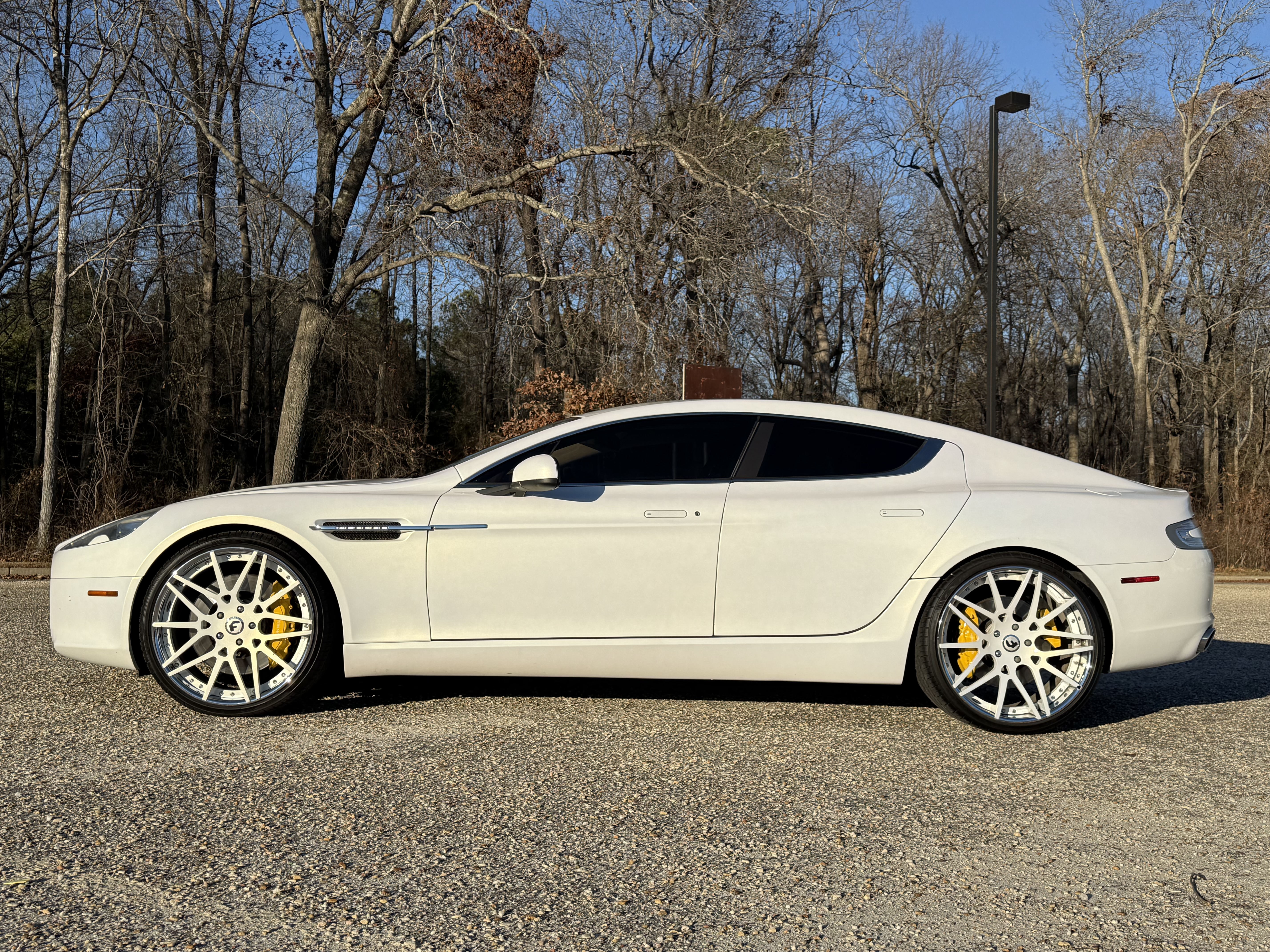 Used 2010 Aston Martin Rapide RWD image 2