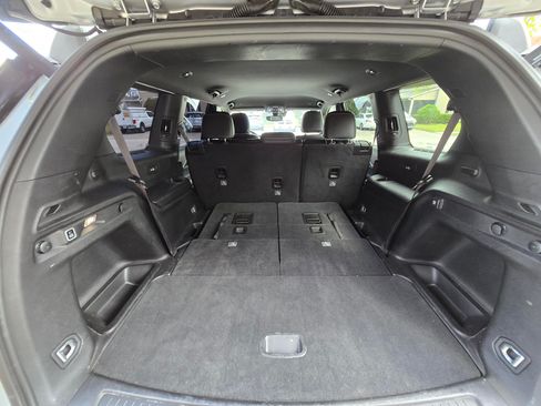 Used 2024 Jeep Grand Cherokee L Laredo image 9