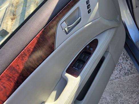 Used 2011 Toyota Avalon Limited image 20