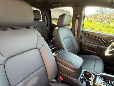 Used 2024 Chevrolet Colorado LT w/ LT Convenience Package III image 10