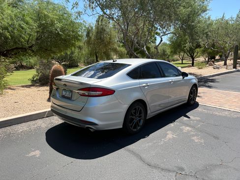 Used 2018 Ford Fusion SE w/ Equipment Group 201A FWD image 8