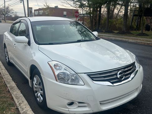 Used 2010 Nissan Altima 2.5 S image 2