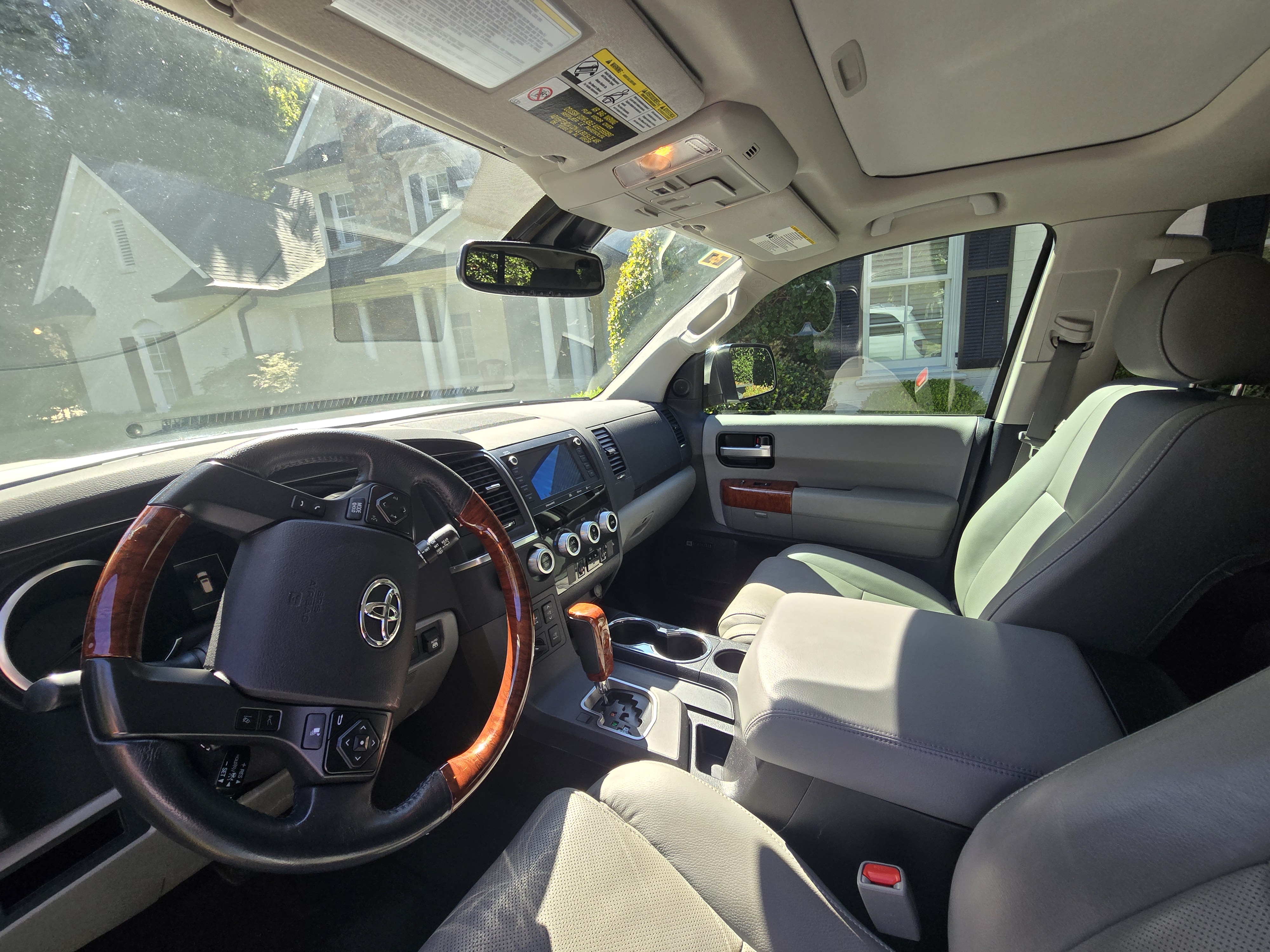 Used 2021 Toyota Sequoia Platinum AWD/4WD image 12