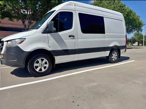 Used 2019 Mercedes-Benz Sprinter 144 image 4