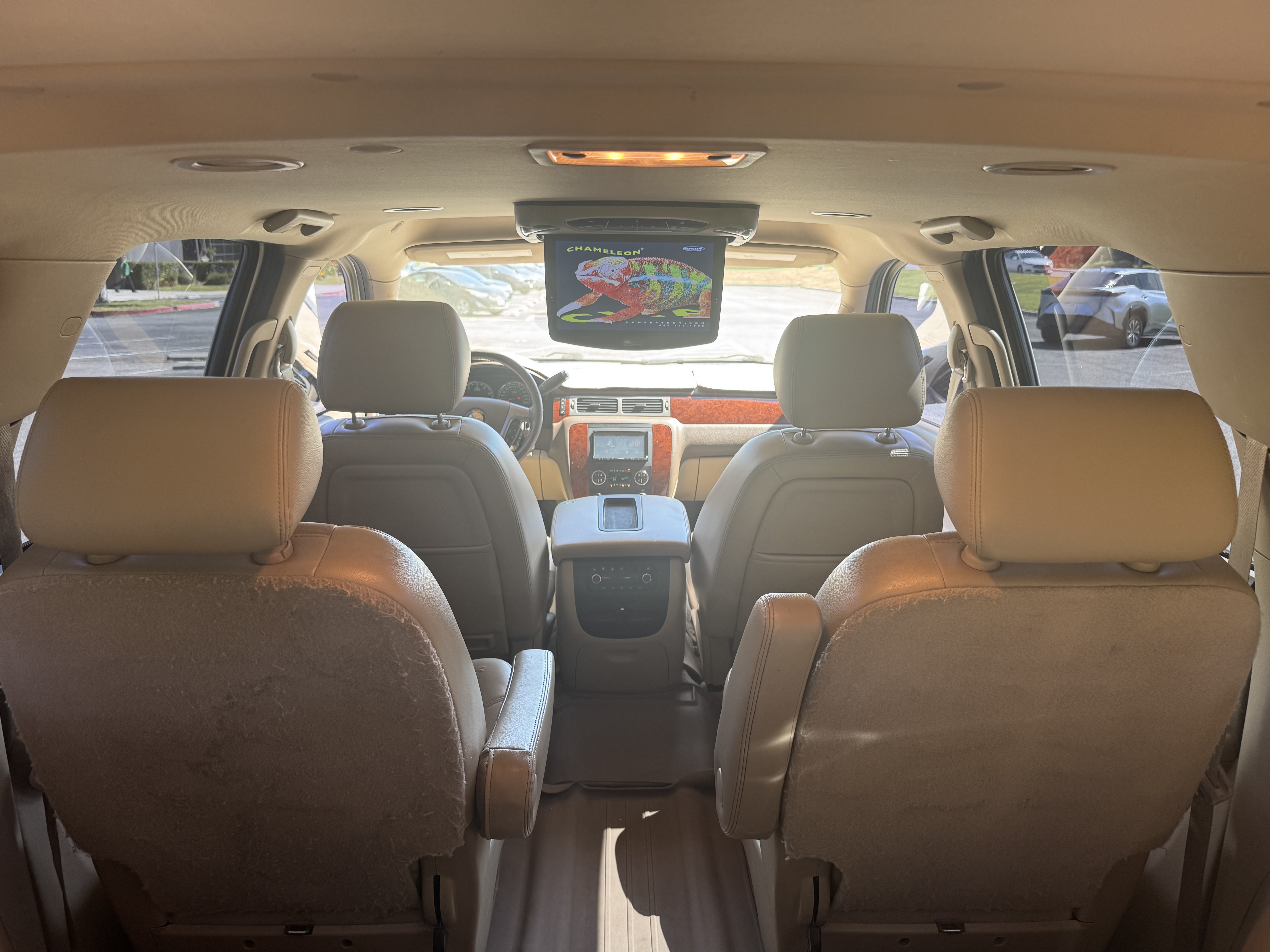Used 2010 Chevrolet Suburban LTZ RWD image 10