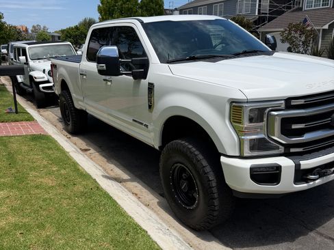 Used 2022 Ford F250 Platinum AWD/4WD image 2
