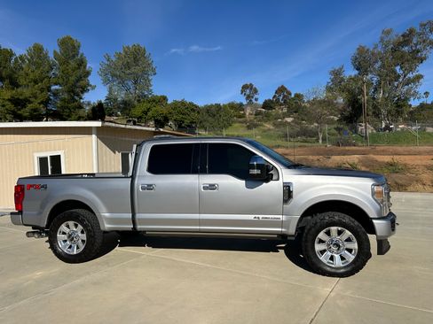 Used 2020 Ford F250 Platinum image 2