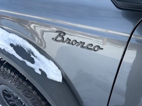 Used 2021 Ford Bronco Black Diamond w/ Sasquatch Package image 8