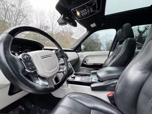 Used 2020 Land Rover Range Rover HSE image 1