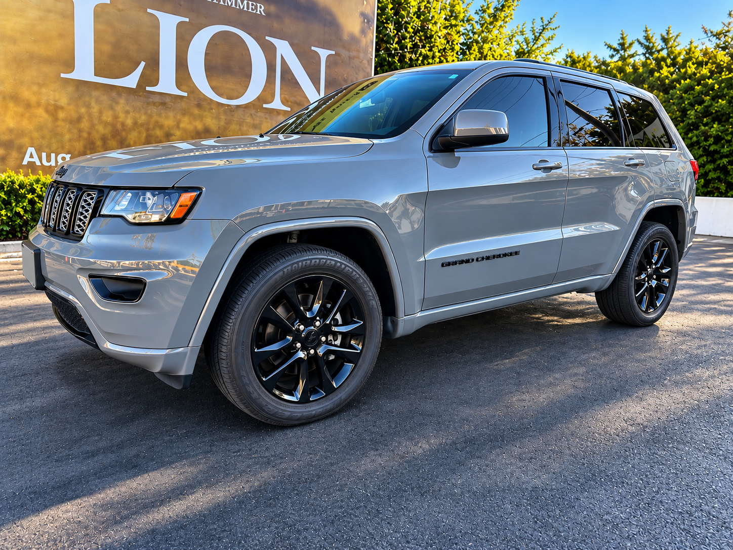 Used 2021 Jeep Grand Cherokee Laredo X RWD image 1