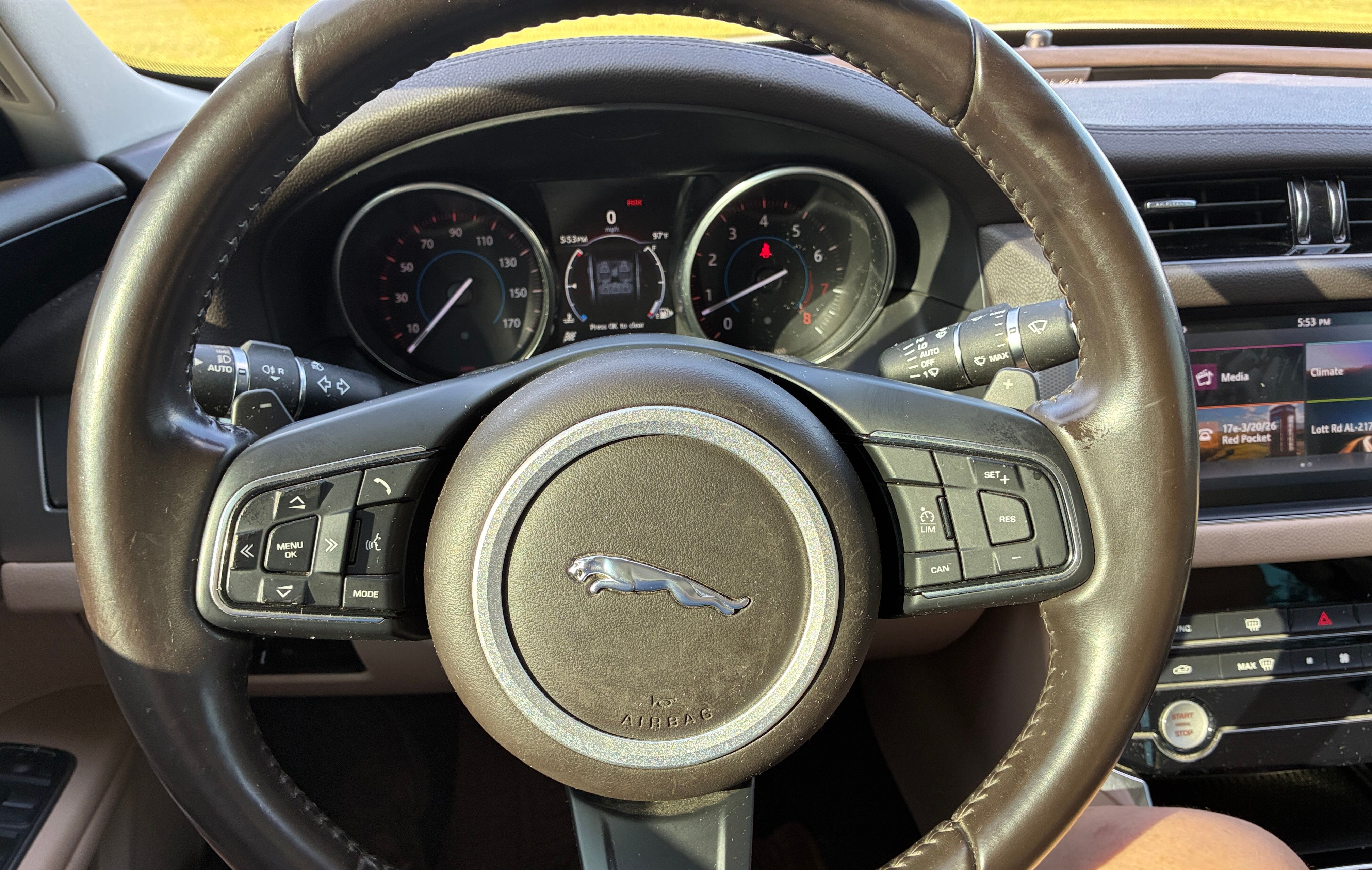 Used 2017 Jaguar XF Premium RWD image 18