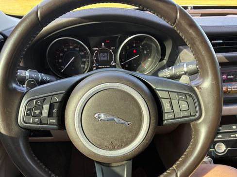 Used 2017 Jaguar XF Premium RWD image 18