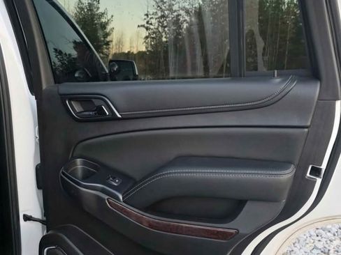 Used 2017 GMC Yukon SLT image 11