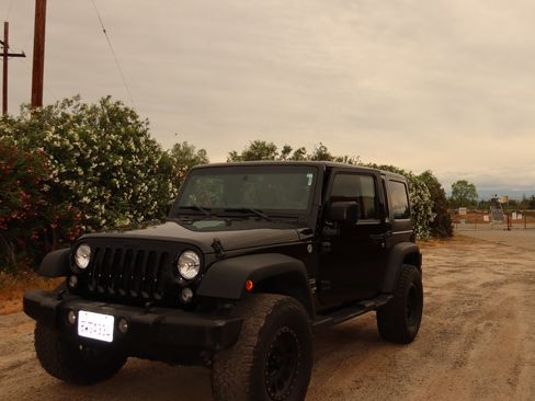 Used 2015 Jeep Wrangler Unlimited Sport w/ Quick Order Package 24S AWD/4WD image 12