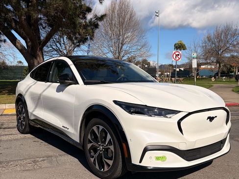 Used 2023 Ford Mustang Mach-E Premium image 1