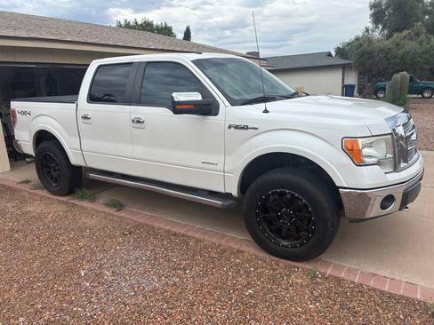 Used 2011 Ford F150 Lariat w/ Lariat Chrome Pkg image 2