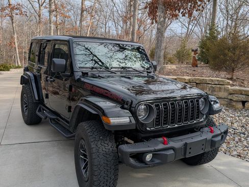 Used 2025 Jeep Wrangler Unlimited Rubicon image 6