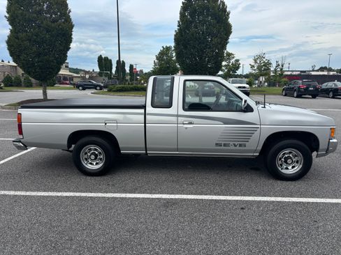 Used 1993 Nissan Pickup SE RWD image 22