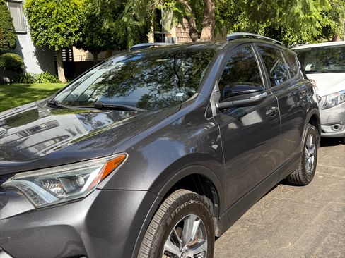 Used 2017 Toyota RAV4 SE FWD image 9